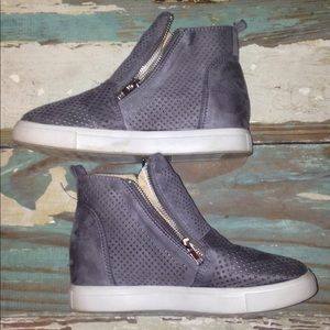 High- Top Heeled Shoes